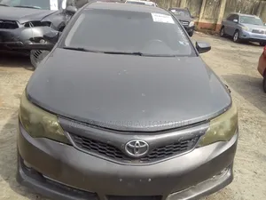 Toyota Camry SE 4dr Sedan (2.5L 4cyl 6A) 2012 Gray