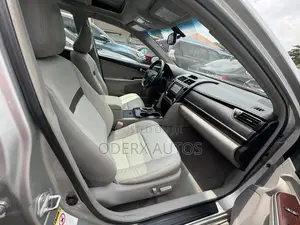 Toyota Camry XLE 4dr Sedan (2.5L 4cyl 6A) 2012 Silver
