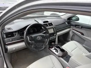Toyota Camry XLE 4dr Sedan (2.5L 4cyl 6A) 2012 Silver