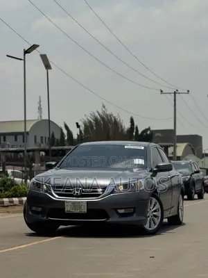 Toyota Camry SE 4dr Sedan (2.5L 4cyl 6A) 2013 Gray