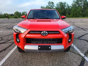 Toyota 4-Runner TRD Off Road 4WD 2024 Red