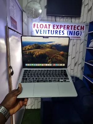 Laptop Apple MacBook Air 2022 M2 8GB Apple M2 SSD 512GB