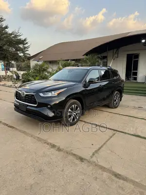 Toyota Highlander XLE 2022 Black