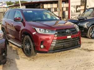 Toyota Highlander SE 4x4 V6 (3.5L 6cyl 8A) 2018 Red