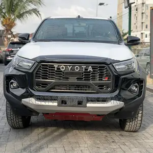 New Toyota Hilux 2025 Black