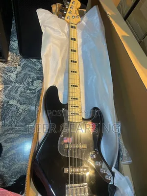 Black Fender Jazz Series Bass 5 Strings Active