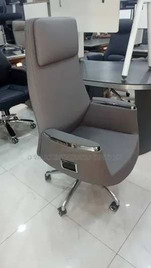 Modern Office Chair / Swivel Chair