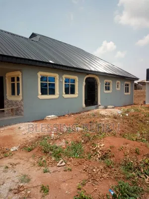 4bdrm Bungalow in Iyana Iyesi Estate, Ado-Odo/Ota for sale