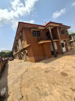 3bdrm Block of Flats in In A Good Location, Baruwa for sale