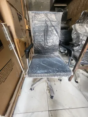 Swivel Visitors Chair