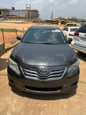 Toyota Camry SE 4dr Sedan (2.5L 4cyl 6AM) 2010 Gray