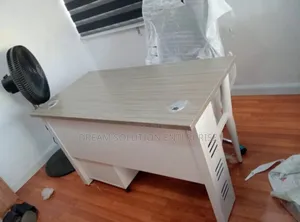 1.2 Meter Table With Metal Leg