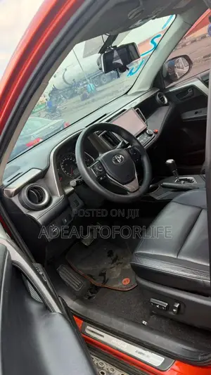 Toyota RAV4 XLE 4dr SUV (2.5L 4cyl 6A) 2015 Orange