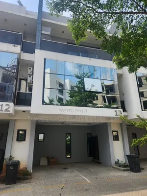 4bdrm Duplex in Lekki Phase 1 for rent