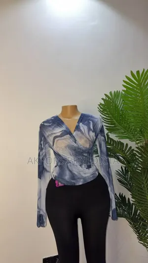 Mesh v-Neck Top