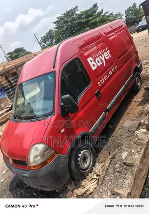 Renault Master 2009 Red