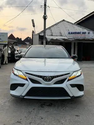 Toyota Camry XSE V6 FWD (3.5L 6cyl 8AM) 2018 White