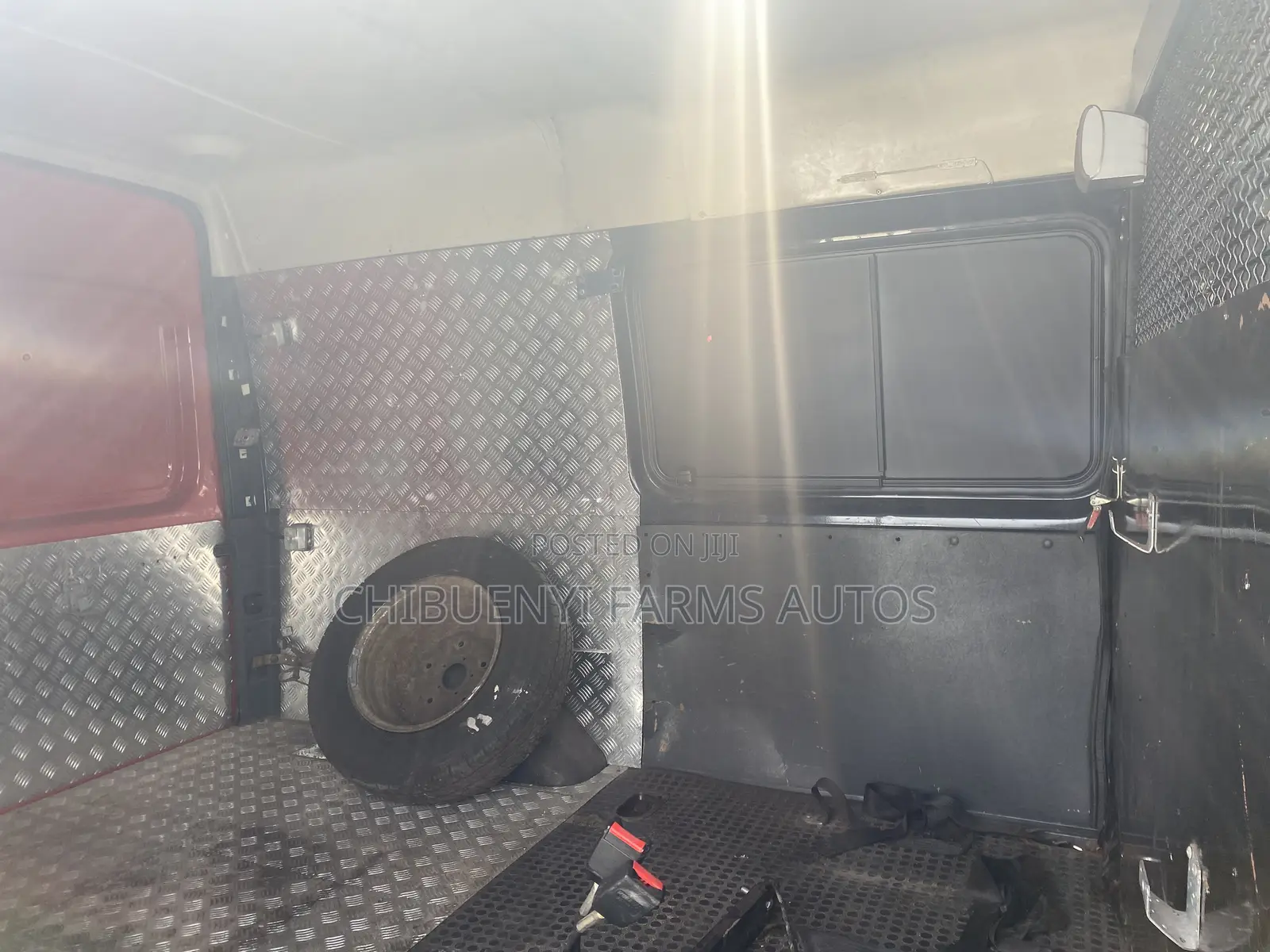 Ford Transit 2000 Red