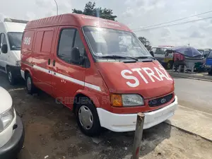 Ford Transit 2000 Red
