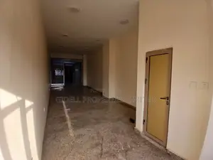 42sqm Shop / Office Space on the First Floor in a Strategic Plaza