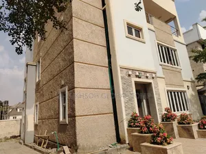 4bdrm Duplex in Brains And Hammers, Apo Resettlement for sale