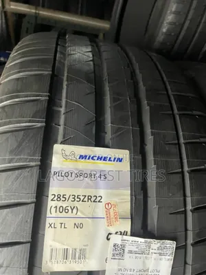 Michelin Pilot Sport 4 S (285/35 Zr22) - Brand New