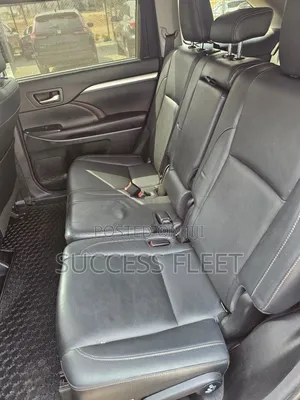 Toyota Highlander XLE 4x4 V6 (3.5L 6cyl 8A) 2017 Gray