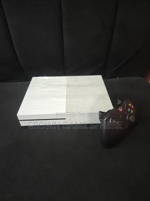 Clean Xbox One S 500gb With 5 Games and 1 Pad Available for Sale