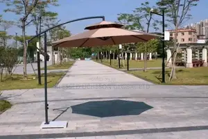 Cantilever Outdoor Garden Umbrella.