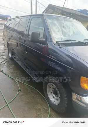Ford E350 2003 Blue