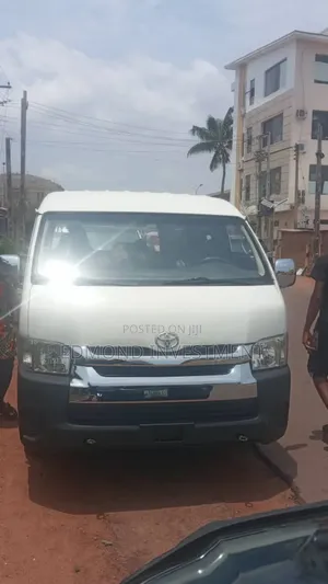 14 Seater Luxury Bus for Rent