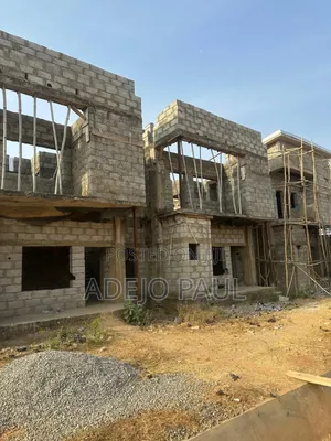 3bdrm Townhouse/Terrace in Liggend Estate, Sabon Lugbe for Sale