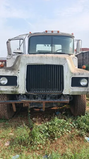 Mack Rigid Truck With V8 Engine - Foreign Use