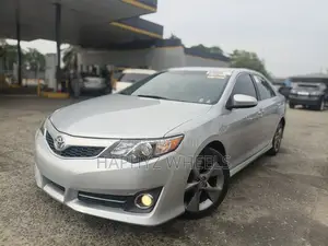 Toyota Camry SE 4dr Sedan w/Prod. End 11/13 (3.5L 6cyl 6A) 2014 Silver