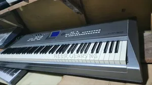 Yamaha Mm8 Digital Piano and Keyboard