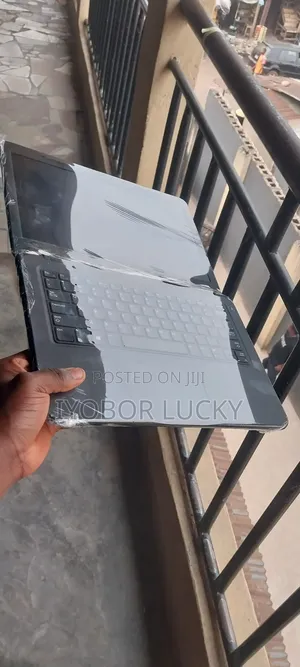 New Laptop Dell Latitude 3390 16GB Intel Core i5 SSD 256GB