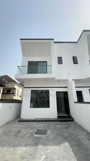 4bdrm Duplex in Chevron for sale