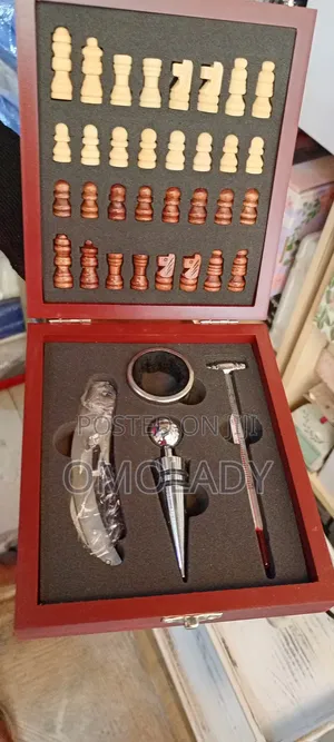 Chess Player and Wine Set Gift Box