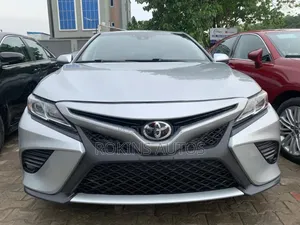 Toyota Camry SE (2.5L 4cyl 8A) 2019 Silver