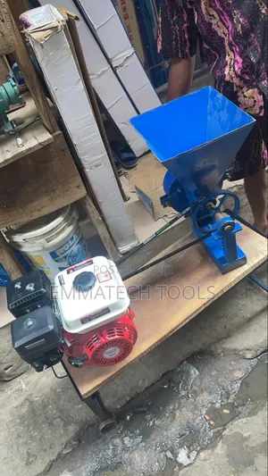 Petrol Engine Pepper Grinding Machine
