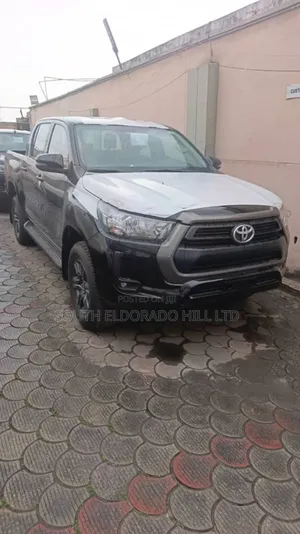 New Toyota Hilux 2025 Black