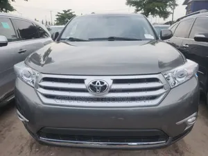 Toyota Highlander 3.5L 4WD 2013 Green