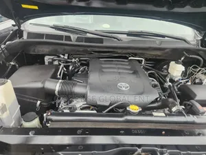 Toyota Sequoia Platinum 4dr SUV 4WD (5.7L 8cyl 6A) 2017 Black