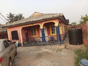 4bdrm Bungalow in Teachers Estate, Obafemi-Owode for sale