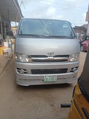 Toyota Hiace Bus