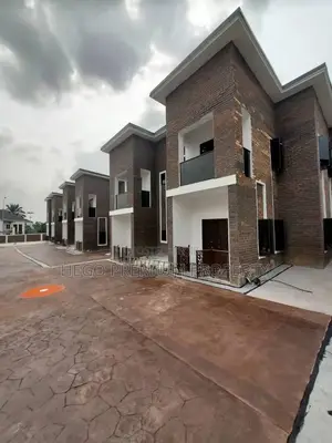 4bdrm Duplex in Old Gra for rent