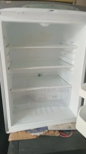 Hotpoint Table Top Fridge and Freezer