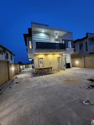 4bdrm Duplex in Alalubosa for sale