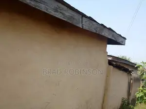 3bdrm Townhouse/Terrace in Ikare Akoko for sale
