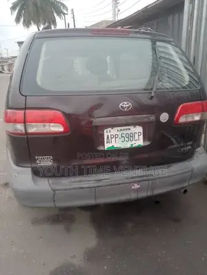 Toyota Sienna LE 2002 Brown